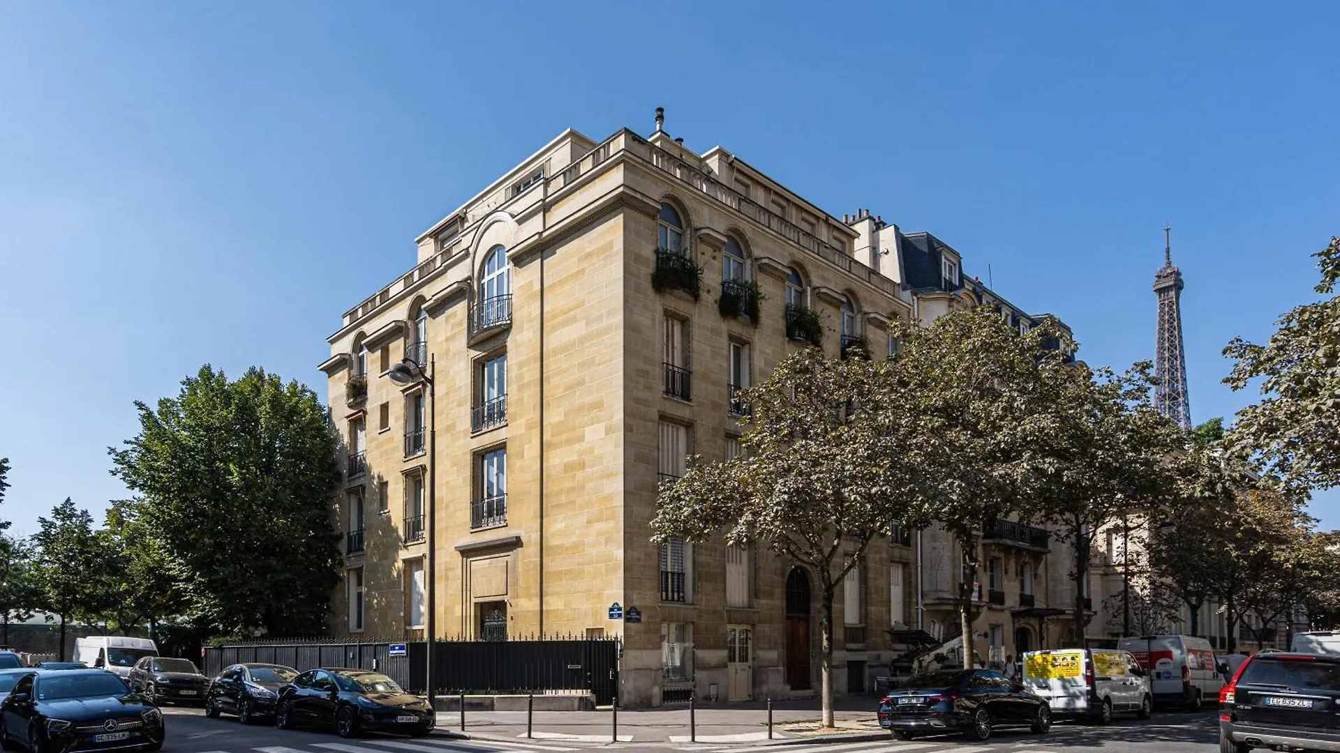 Luxury 4 Bedroom Eiffel Tower View Διαμέρισμα