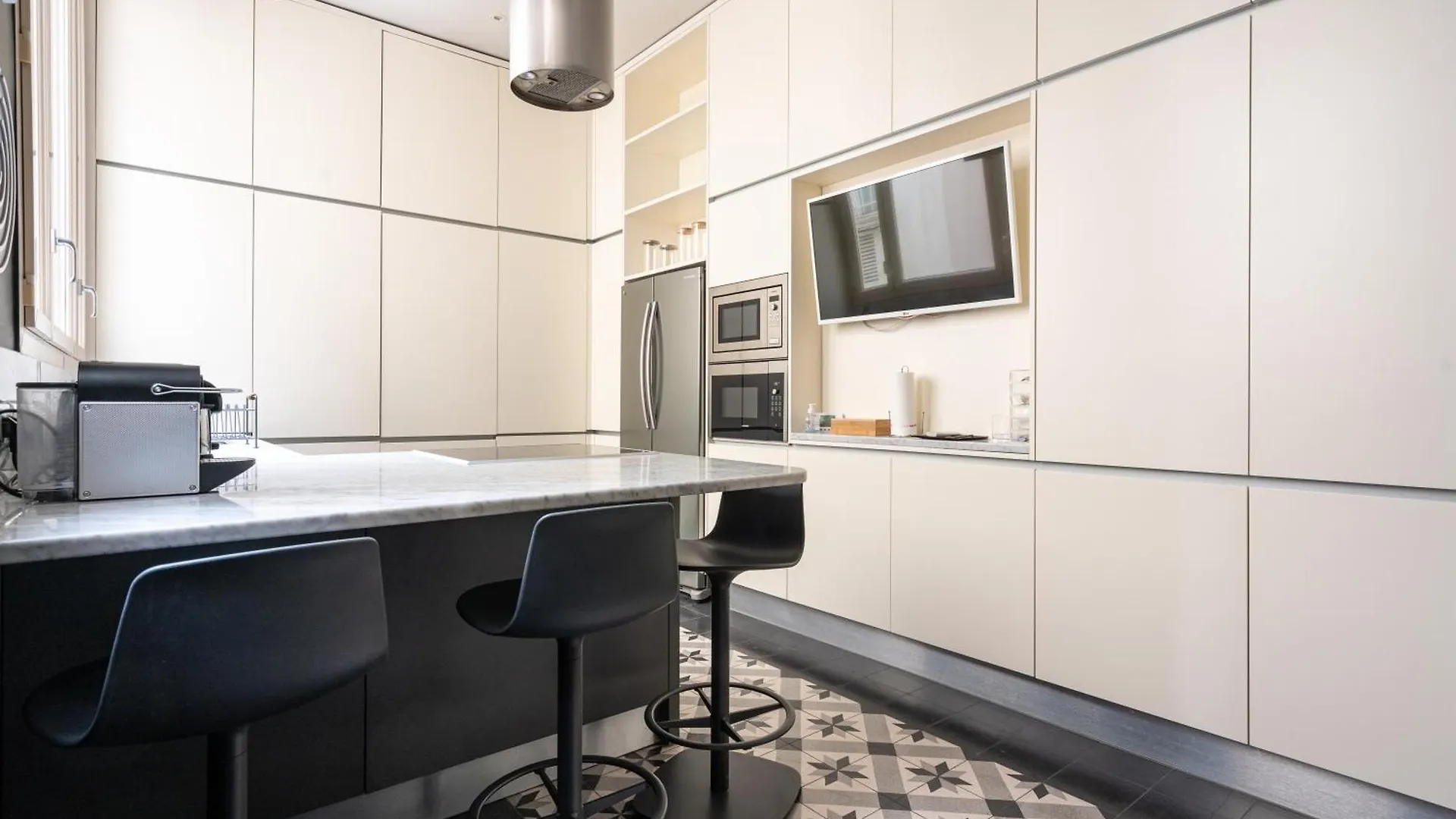 Luxury 4 Bedroom Eiffel Tower View