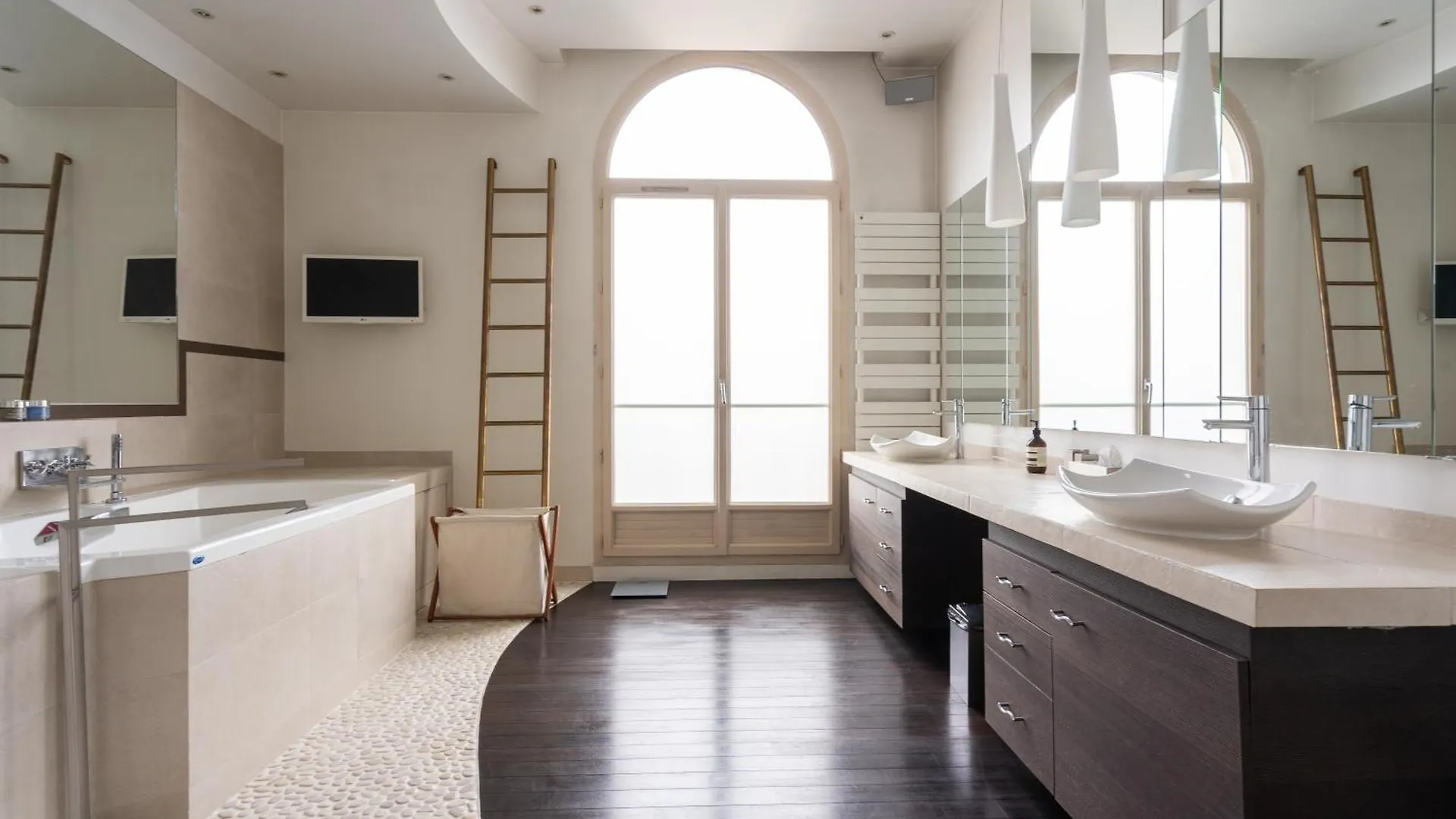 Luxury 4 Bedroom Eiffel Tower View Apartment Paris