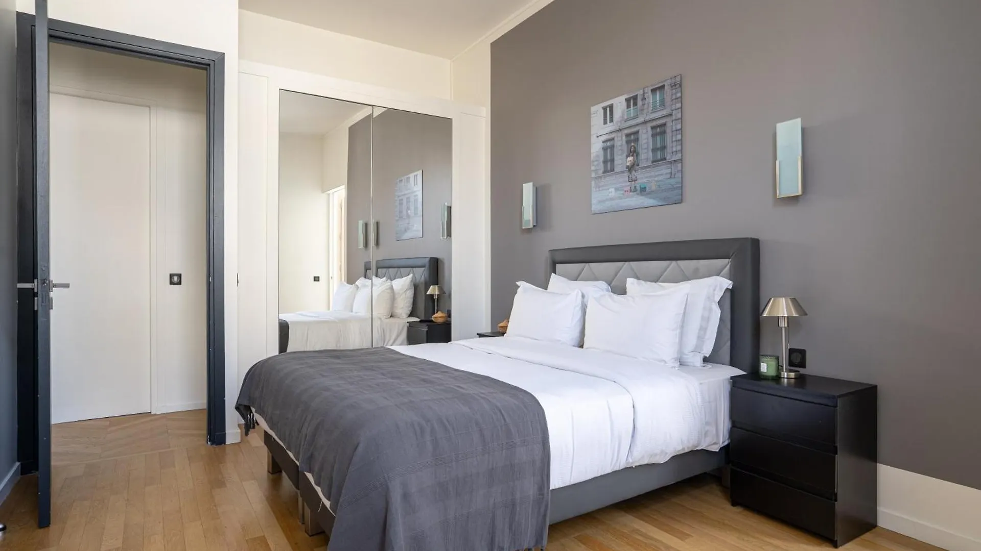 Luxury 4 Bedroom Eiffel Tower View Paris